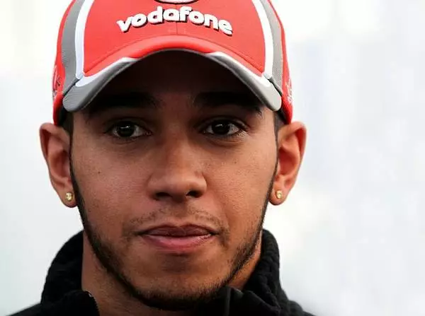 Foto zur News: Brundle: Lewis muss sein Umfeld ordnen