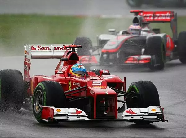Fernando Alonso, Jenson Button Foto zur News: Nach dem Sepang-Sieg: Wie stark ist Ferrari wirklich?