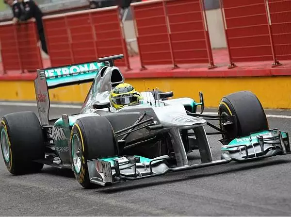 Foto zur News: Mercedes: Nur Rosberg vom Wetter verschont