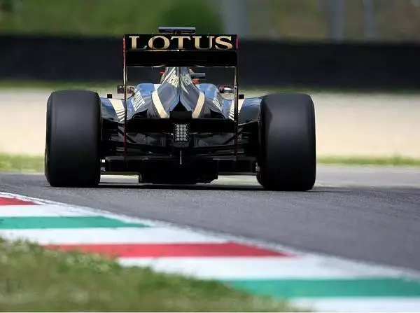 Romain Grosjean Foto zur News: Lotus bestätigt Aufwärtstrend: Grosjean fährt Bestzeit