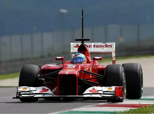 Fernando Alonso Foto zur News: Trotz Testunfall: Alonso schöpft Hoffnung