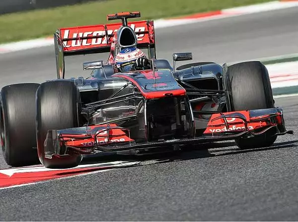 Jenson Button Foto zur News: Barcelona: Bestzeit für Button, Geheimtipp Lotus?