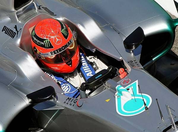 Foto zur News: Schumacher: "Rennen wird eine schwierige Nummer"