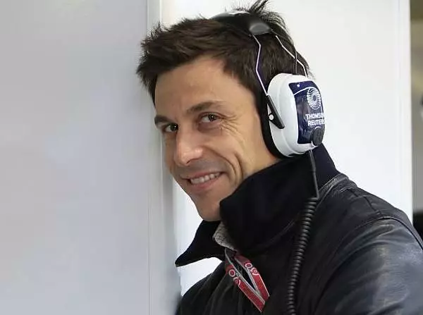 Foto zur News: Finanzgenie, Rennfahrer, Ehemann: Das ist Toto Wolff