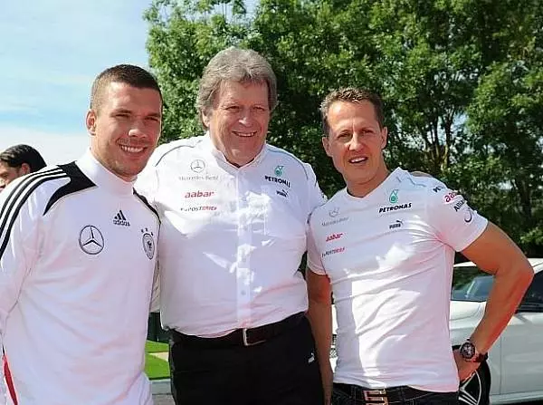 Foto zur News: Schumi trifft Poldi: Zwei "kölsche Jungs" unterwegs