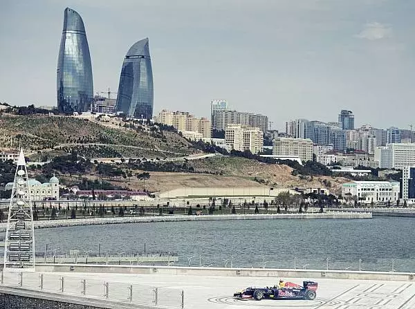 Foto zur News: Red Bull in Aserbaidschan: Coulthard fährt durch Baku