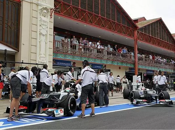 Kamui Kobayashi, Sergio Perez Foto zur News: "Noch einiges zu tun" für das Sauber-Team in Valencia