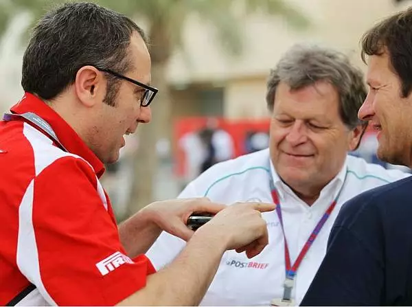 Stefano Domenicali (Ferrari-Teamchef), Norbert Haug (Mercedes-Motorsportchef) Foto zur News: Haug: Chaos um Young-Driver-Test "lächerlich"