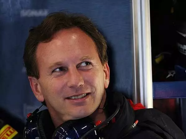 Foto zur News: Horner: "Freuen uns, dass das Auto den Regeln entspricht"