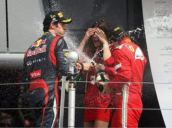 Foto zur News: Ganz trocken: Webber gewinnt vor Alonso