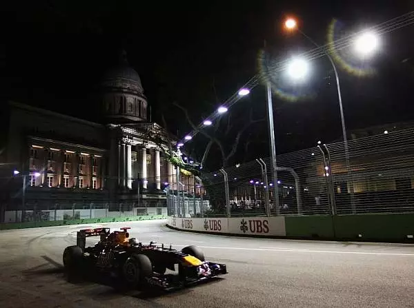 Sebastian Vettel Foto zur News: Pirelli: Singapur fordert Mensch und Maschine