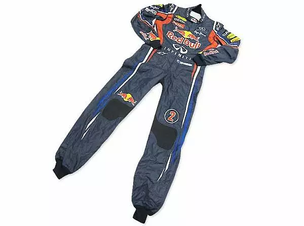 Mark Webber-Overall Foto zur News: Auktion für guten Zweck: Abgefahrene Formel-1-Raritäten