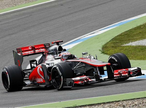 Foto zur News: Erstes Training: Dreimal Regen, zweimal McLaren