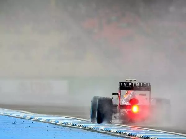 Mark Webber Foto zur News: Red Bull: "Wir hatten nicht mit so viel Regen gerechnet"