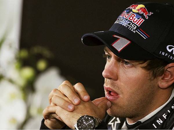 Foto zur News: Button #AND# Vettel: Alles koscher in Kurve sechs?