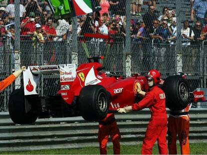 Foto zur News: Monza: McLaren knapp vor Ferrari