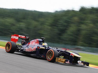 Foto zur News: Red-Bull-Dominanz: Vettel glänzt, Reifen platzt