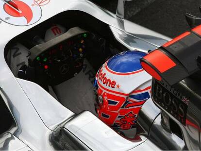 Foto zur News: Silverstone: Alonso schwimmt zur Pole-Position