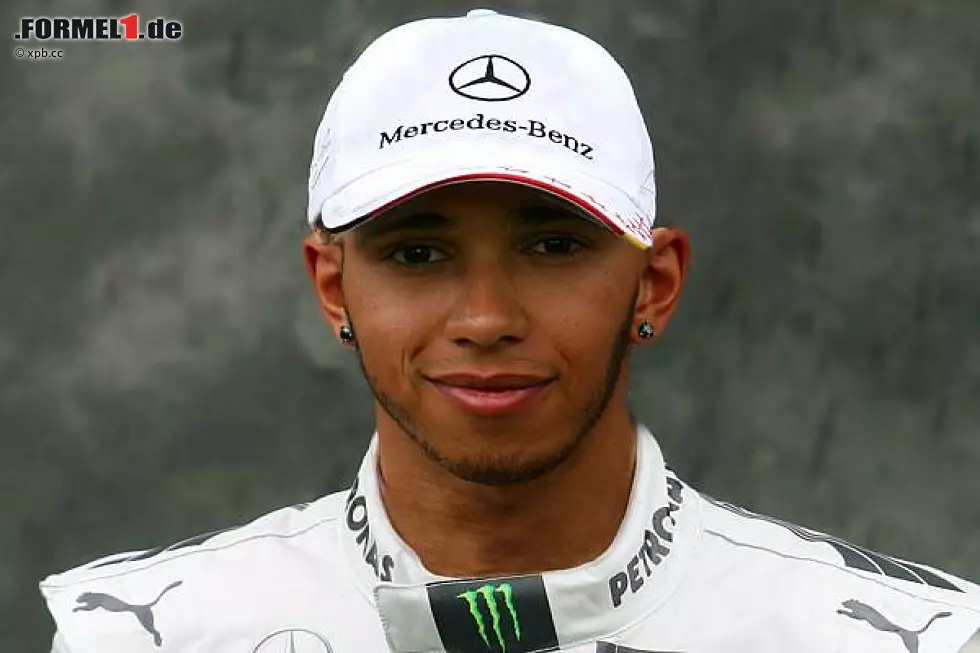 Foto zur News: Lewis Hamilton im Mercedes-Overall
