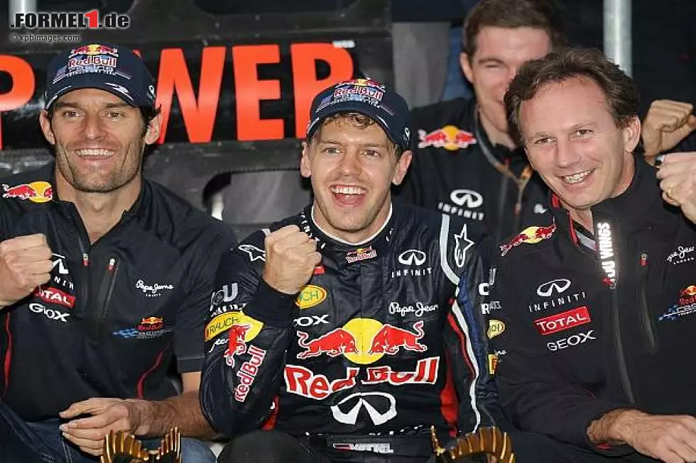 Mark Webber, Sebastian Vettel, Christian Horner (Red-Bull-Teamchef) Foto zur News: Mark Webber, Sebastian Vettel, Christian Horner (Red-Bull-Teamchef)