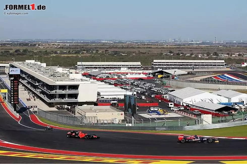 Foto zur News: Daniel Ricciardo, Charles Pic