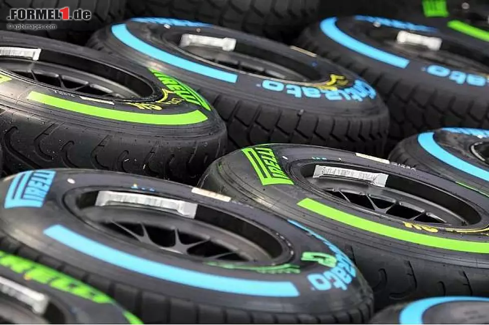 Foto zur News: Intermediates und Regenreifen von Pirelli