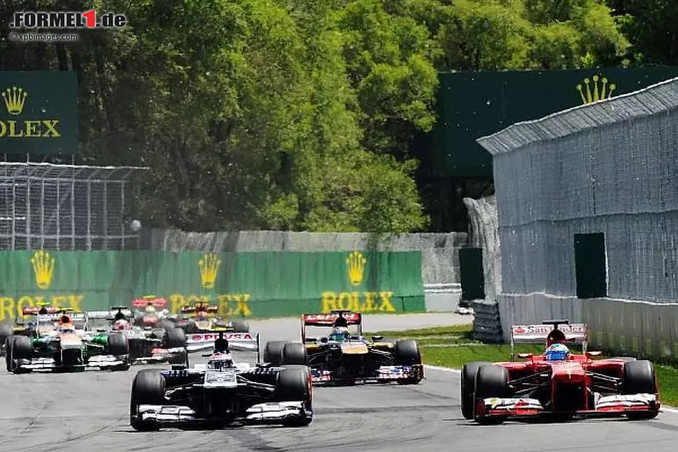 Foto zur News: Valtteri Bottas, Fernando Alonso