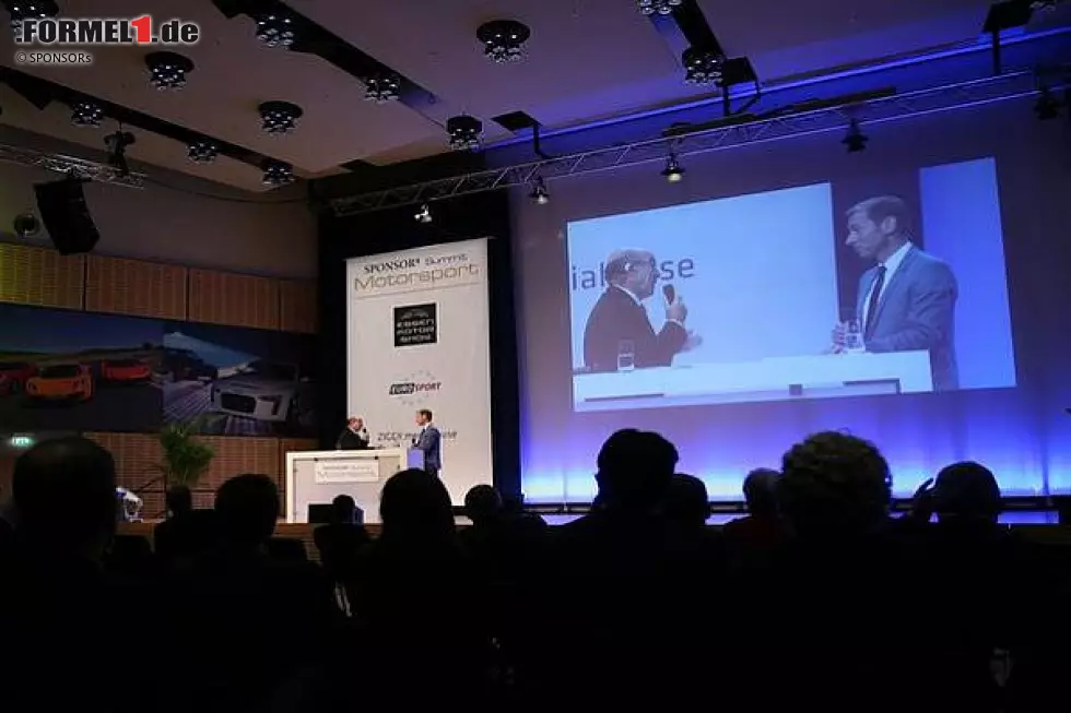 Foto zur News: Hauptbühne des Motorsport Summit 2012