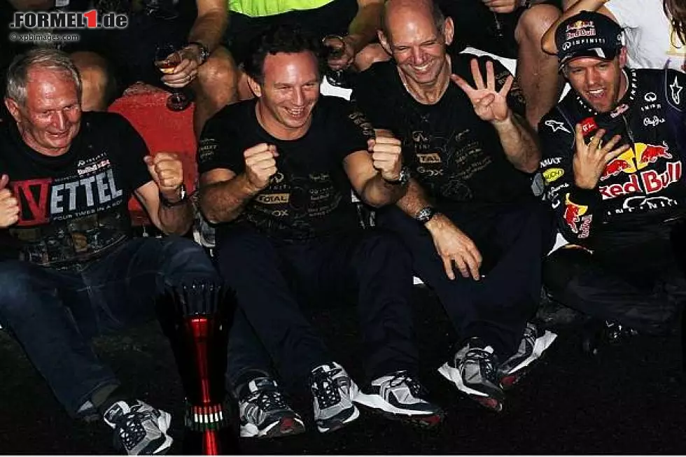 Foto zur News: Christian Horner, Adrian Newey, Helmut Marko, Sebastian Vettel