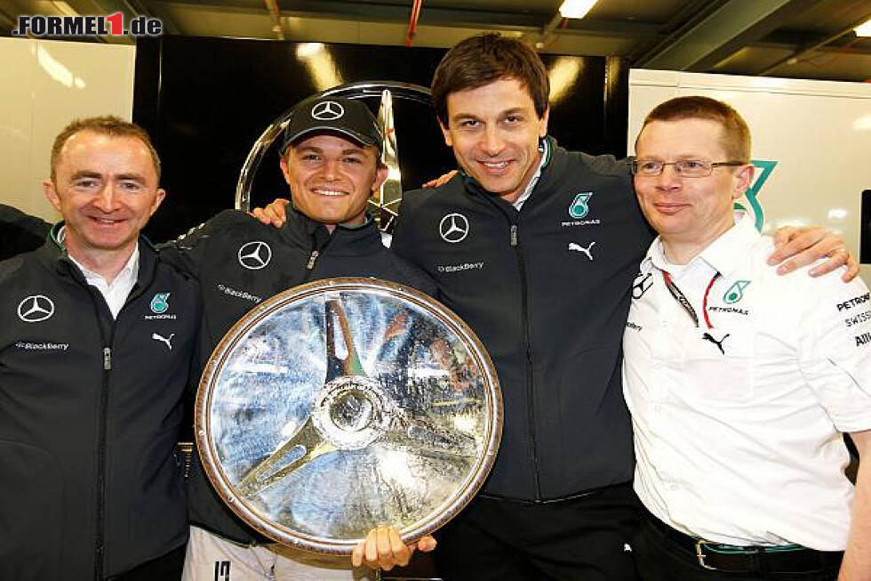 Foto zur News: Nico Rosberg, Toto Wolff, Paddy Lowe, Andy Cowell