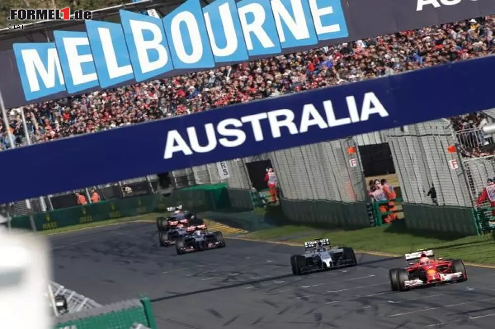 Formel-1-Autos auf der Zielgerade des Albert Park Circuits in Melbourne Foto zur News: Formel-1-Autos auf der Zielgerade des Albert Park Circuits in Melbourne