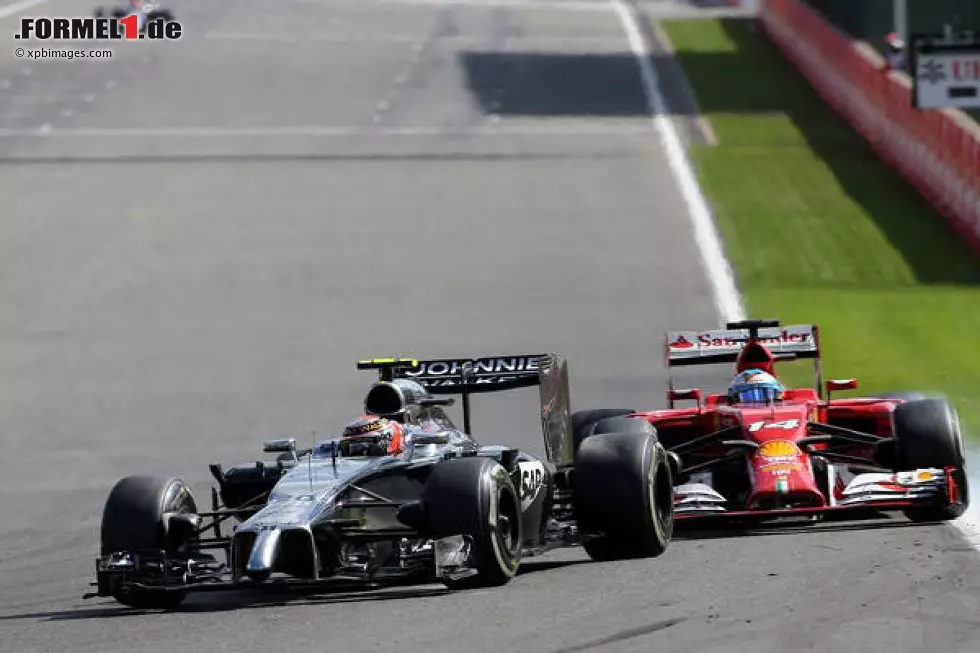 Foto zur News: Kevin Magnussen, Fernando Alonso