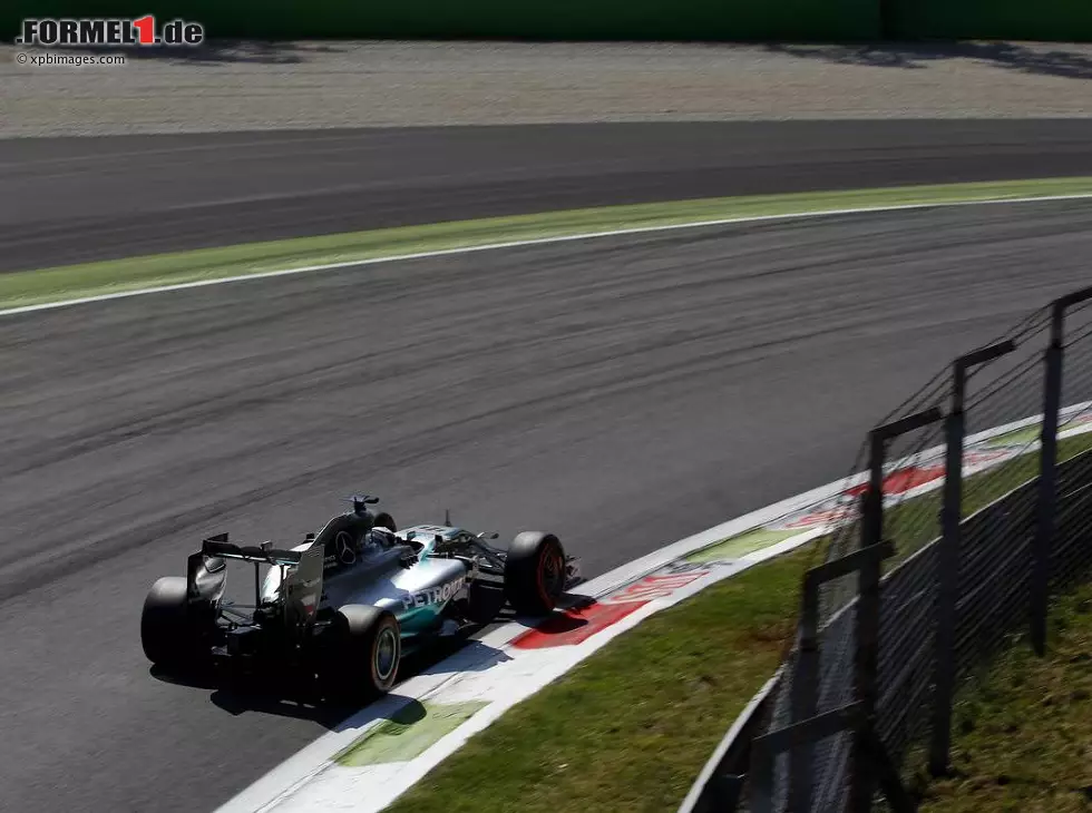 Foto zur News: Lewis Hamilton in der Parabolica