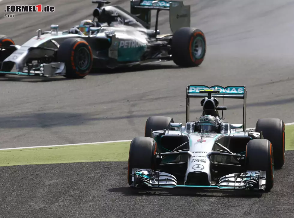 Foto zur News: Nico Rosberg, Lewis Hamilton