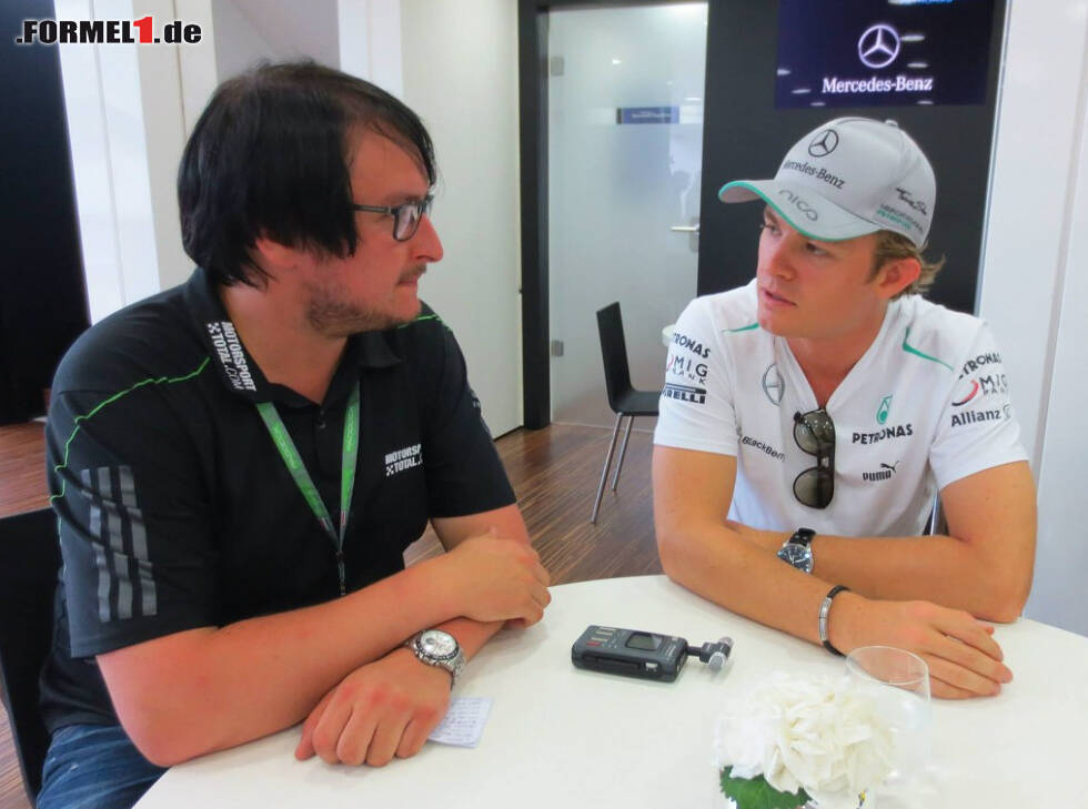 Foto zur News: Chefredakteur Christian Nimmervoll und Nico Rosberg