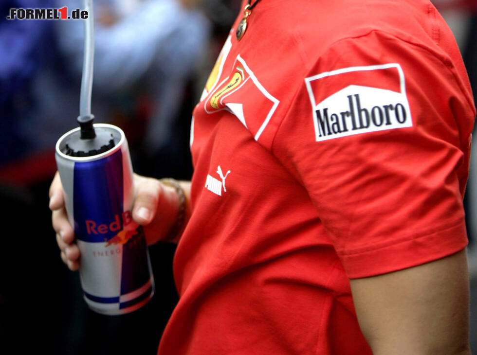 Foto zur News: Michael Schumacher #AND# Red Bull
