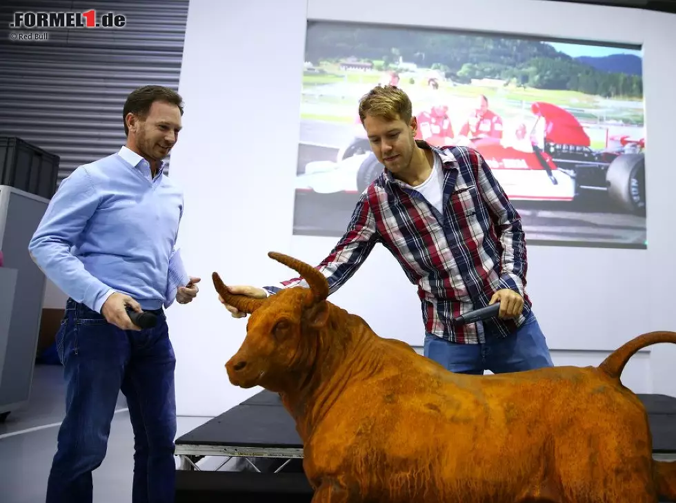 Christian Horner, Sebastian Vettel Foto zur News: Christian Horner, Sebastian Vettel