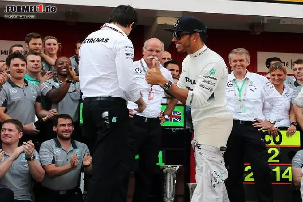 Foto zur News: Lewis Hamilton, Toto Wolff, Dieter Zetsche