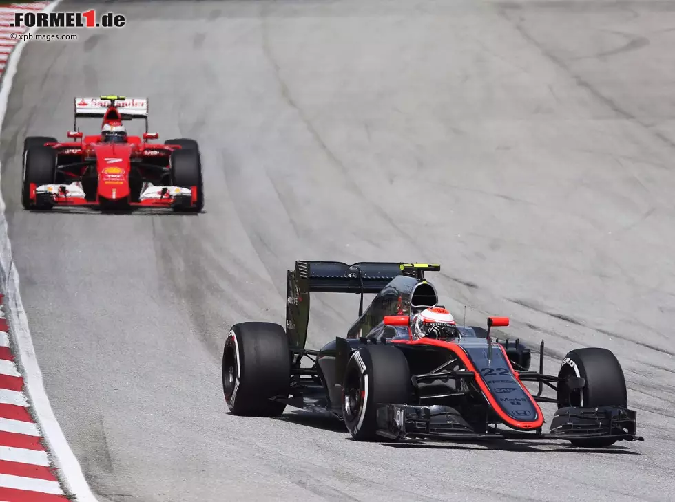 Foto zur News: Jenson Button, Kimi Räikkönen