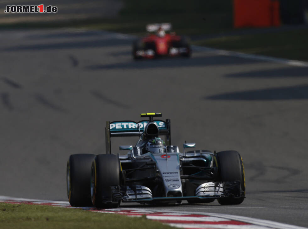 Foto zur News: Nico Rosberg, Sebastian Vettel