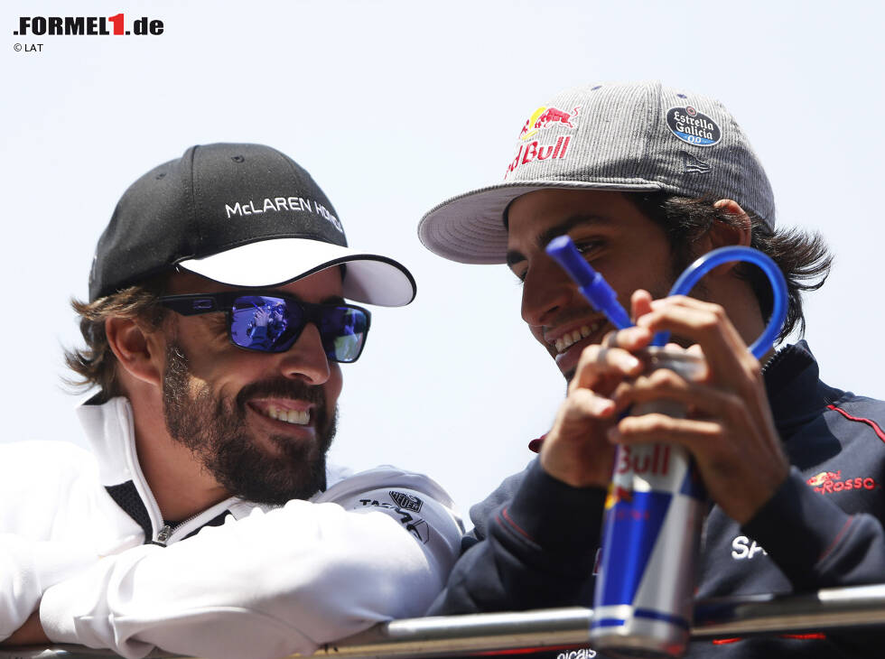 Foto zur News: Fernando Alonso, Carlos Sainz