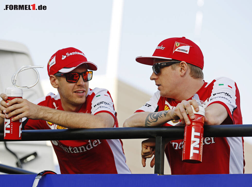 Foto zur News: Sebastian Vettel, Kimi Räikkönen