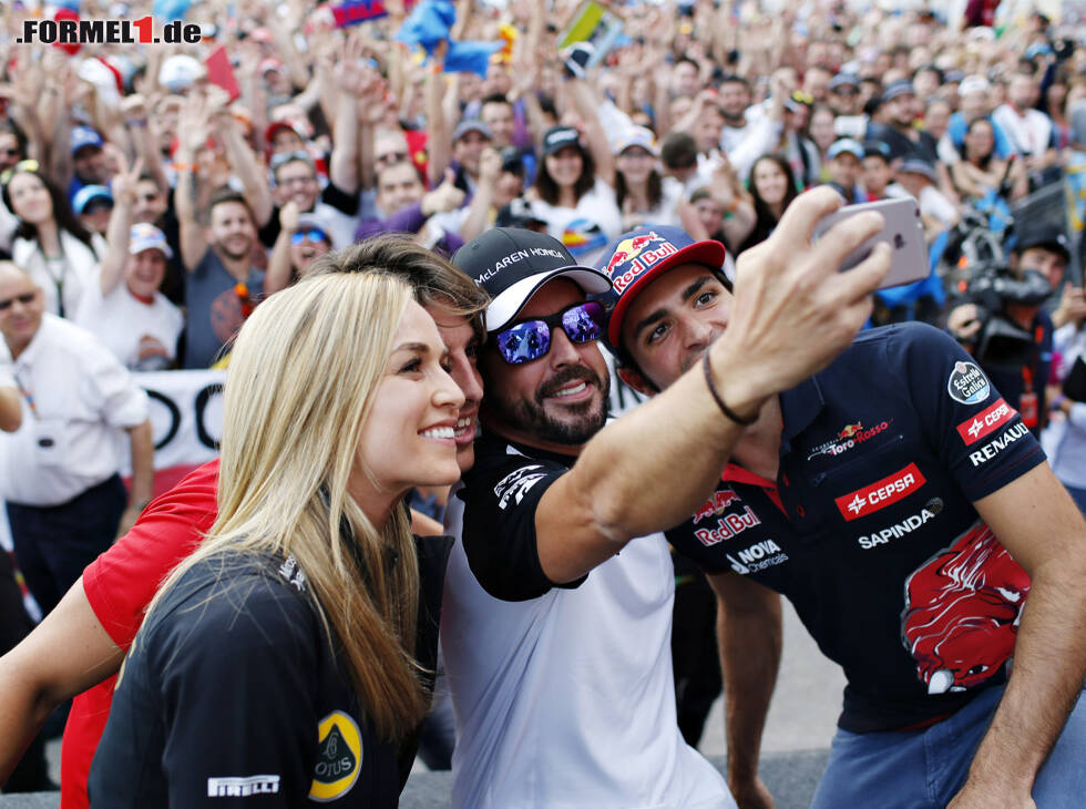 Foto zur News: Fernando Alonso, Carlos Sainz, Roberto Merhi, Carmen Jorda