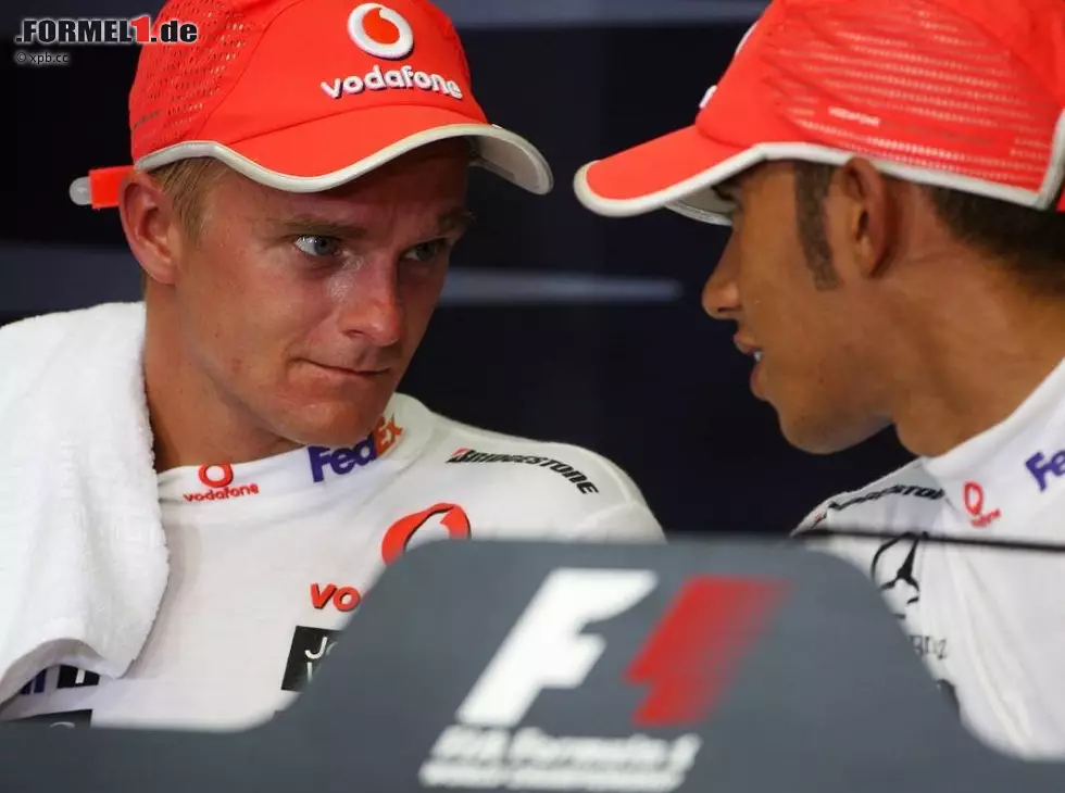 Foto zur News: Heikki Kovalainen, Lewis Hamilton