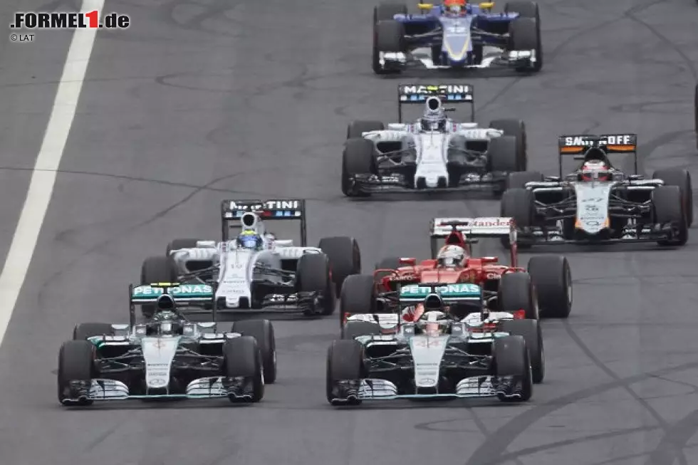 Foto zur News: Nico Rosberg, Lewis Hamilton