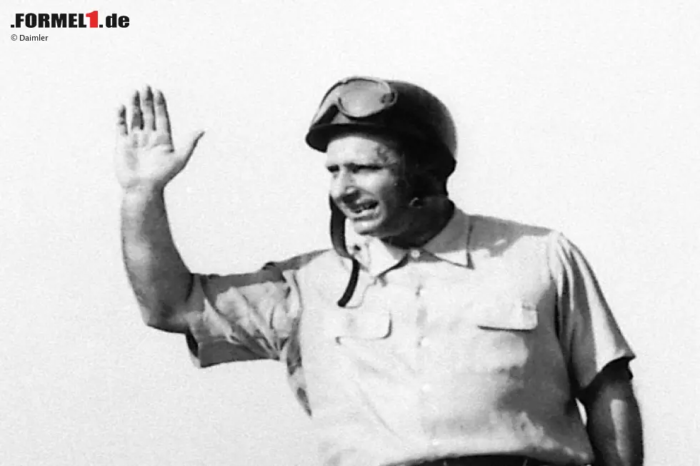 Foto zur News: Juan Manuel Fangio beim Grand Prix von Italien 1954