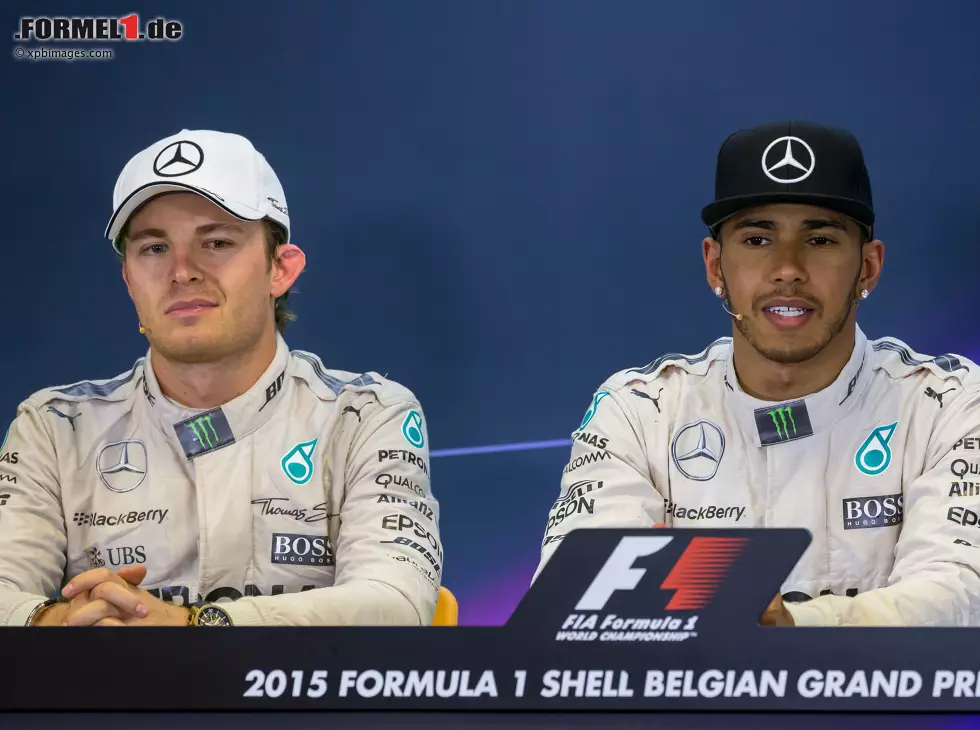 Foto zur News: Nico Rosberg, Lewis Hamilton