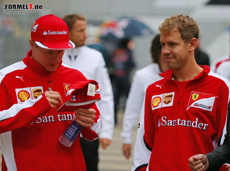 Sebastian Vettel, Kimi Räikkönen Foto zur News: Sebastian Vettel, Kimi Räikkönen