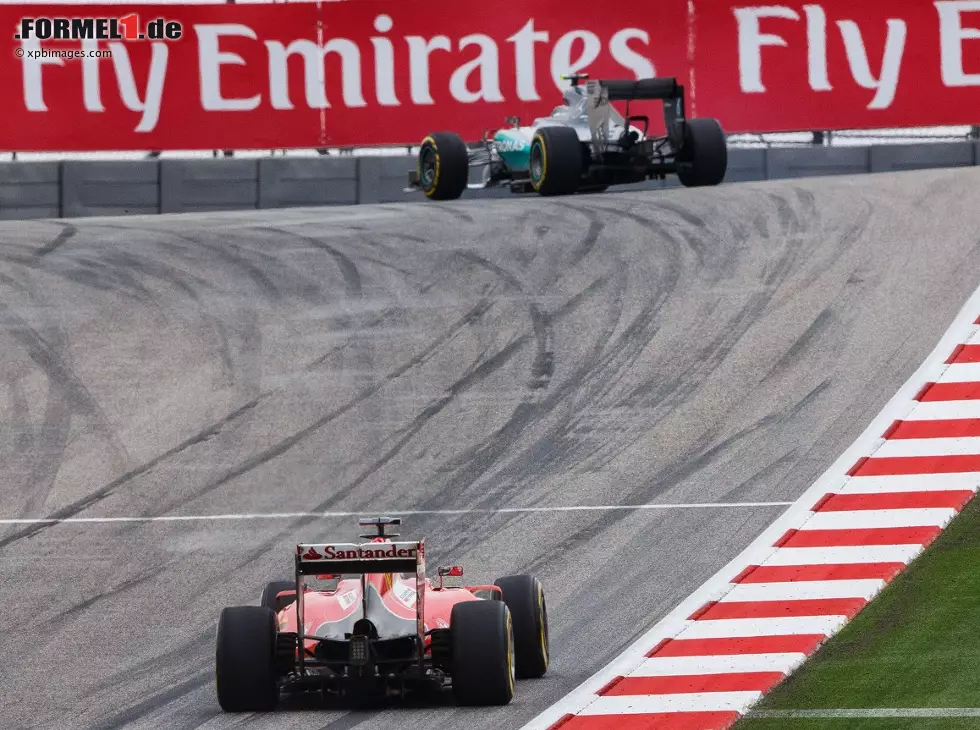 Nico Rosberg, Sebastian Vettel Foto zur News: Nico Rosberg, Sebastian Vettel