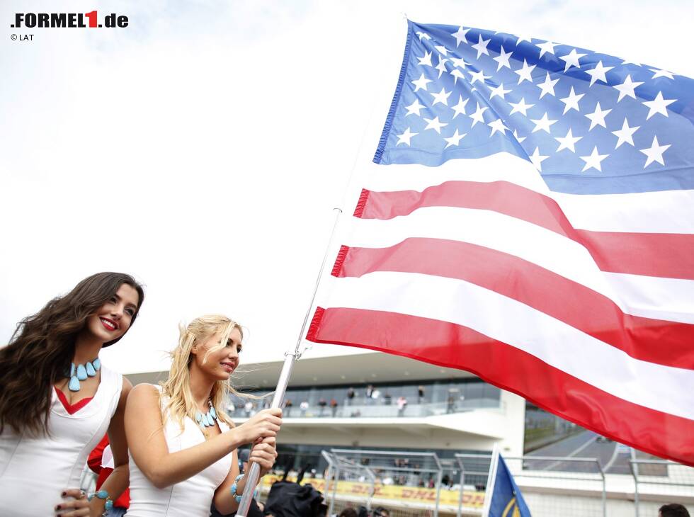 Foto zur News: USA, Flagge, Grid Girls